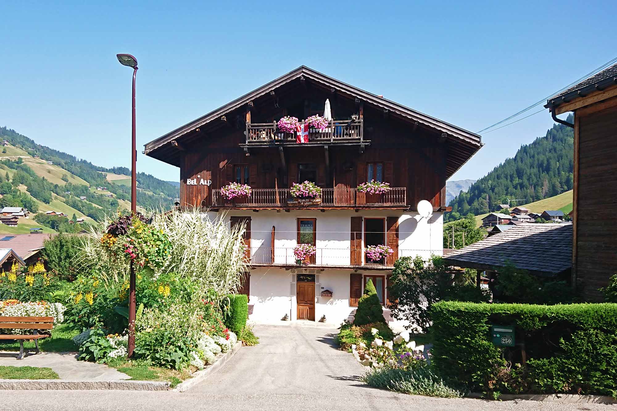photo exterieur du chalet bel alp
